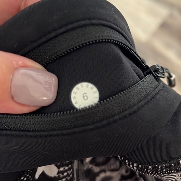 Lululemon Seawheeze shorts - Picture 2 of 3